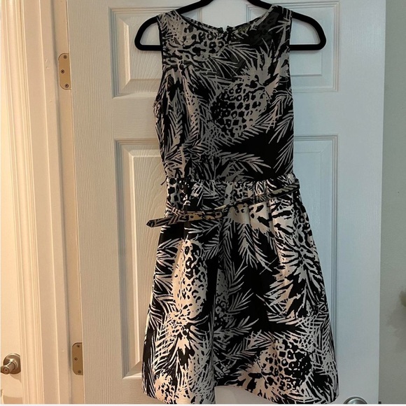 Black and white pineapple print dress with belt - Picture 1 of 3